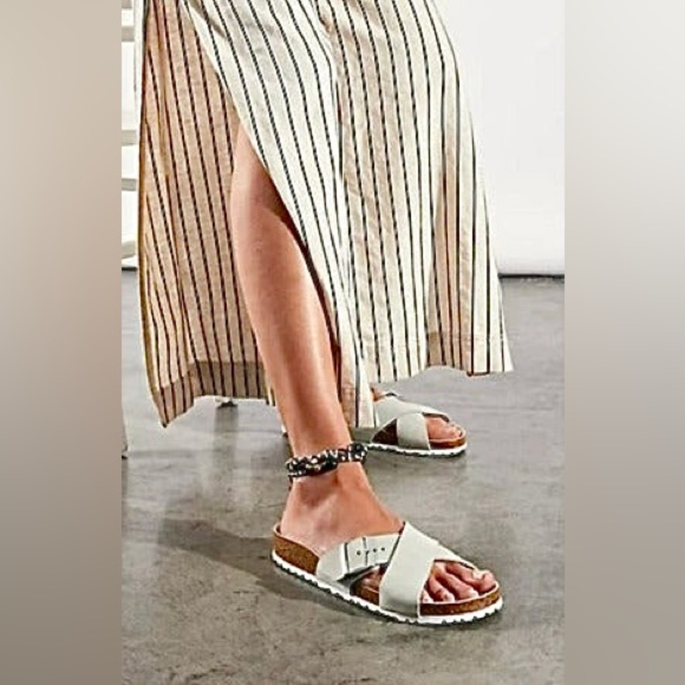 Birkenstock Siena Big Buckle Slide Metallic White  Size 40- MSRP  $140